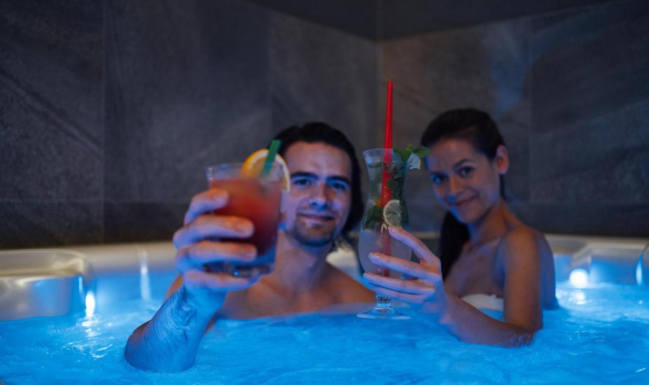 Wellness Relax - Luxusni Hotel ปราก ภายนอก รูปภาพ