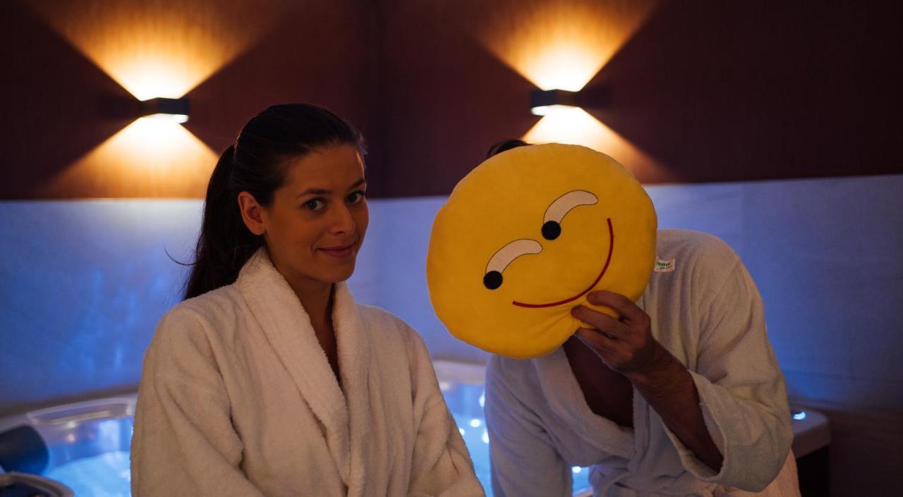 Wellness Relax - Luxusni Hotel ปราก ภายนอก รูปภาพ