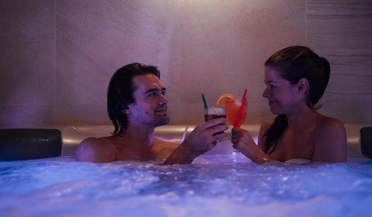 Wellness Relax - Luxusni Hotel ปราก ภายนอก รูปภาพ